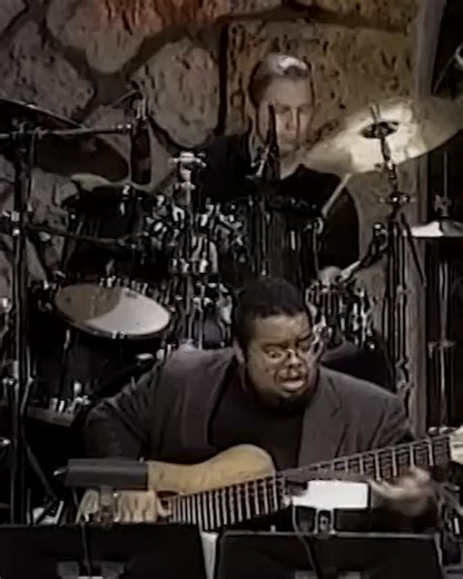 Ultimate Online Bass School on Instagram: "Few musicians have ever defined the electric bass the way Anthony Jackson did. A true innovator whose influence runs through generations of players and continues to inspire us every day. Here are just a few of our favorite Anthony Jackson moments 🎶👇 🎹 Michel Camilo – “Not Yet” (New York Band) 🔥 Hiromi Trio Project – “Desire” 🎷 Anthony Jackson – w/ Lee Ritenour (Live) 🥁 Simon Phillips – “Outback” (feat. AJ 