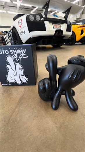 OG SLICK on Instagram: "🖤 LA Racing Gloves 🖤 @og_slick x @laautoshow exclusive this week! 118 pieces for 118 years of the Auto Show! I’ll be signing at 1pm this Sat, Nov 29. Come through!! Thank u @dave_dde @protectivefilmsolutions @damonfryer @dailydrivenexotics"