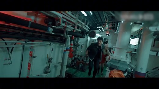 1M views · 18K reactions | A beautiful woman was taking a shower when she was suddenly overwhelmed by a swarm of cockroaches. Her roommate stared wide-eyed when she saw it! 正在洗澡的美女被突如其来的蟑潮淹没，她的室友看到后瞪大了眼睛！ #蟑潮 #Khepri #优酷电影 #youkumovie | Youku Movie | Facebook