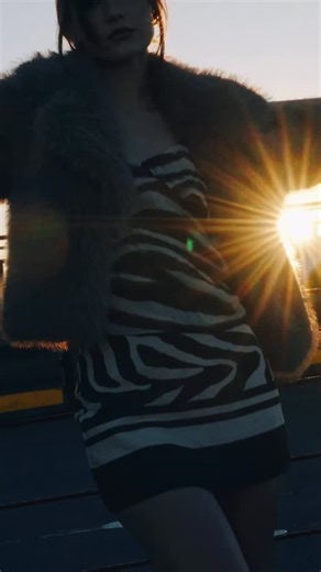 NAF NAF on Instagram: "Sneak peak | SAN FRANCISCO x ISA LONDO 🌉 @isabellalondono1"