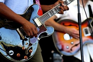 Les techniques de jeu à la guitare pour la main droite