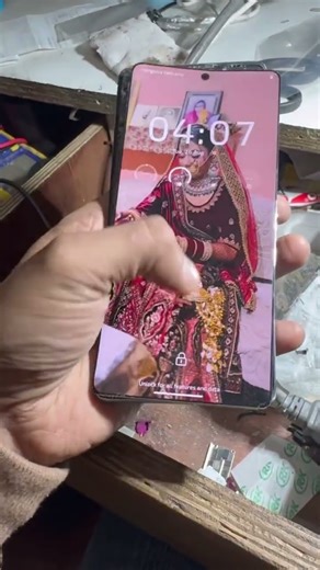 Curved display glass chang pto konsa phone ha ya ❤️‍🔥. @kailashmobilerepair #bdn