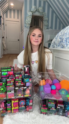 Let’s rate the viral NeeDohs…which one do you think is the best?! 🩷💚💙💜@NeeDoh Official #needohs #fidgettoys #viraltoys #hauls #ratingthings