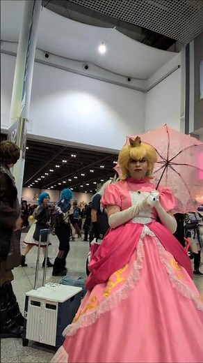 Princess Peach Cosplay Transformation #princesspeach #princesspeachcosplay #mcmlondon #crossplay