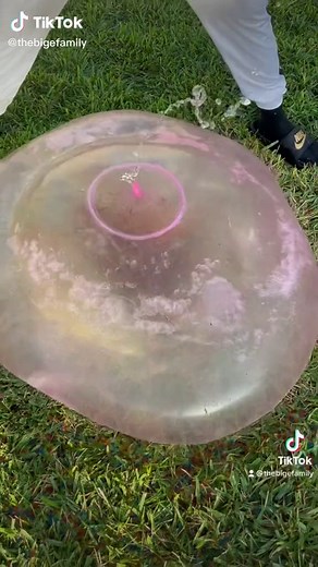 Oddly satisfying large Wubble bubble