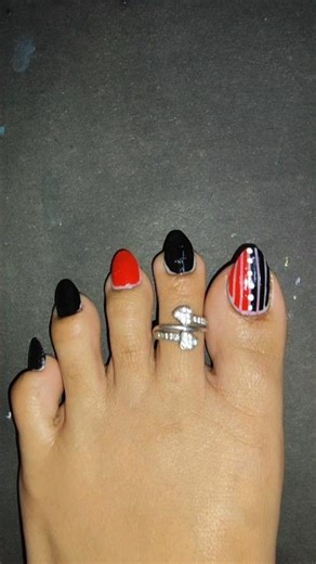 ✨💅 Easy trending stripping tape Toenailart design #easynailart #toenailart #nail #explorewithriya