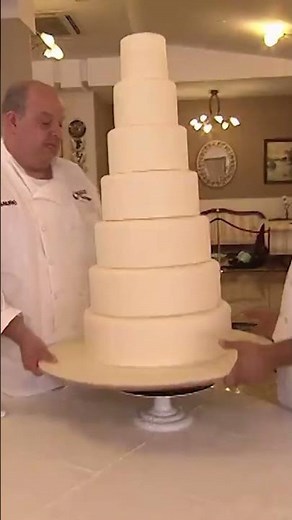 Handling Two Giants! | Cake Boss S3 E22 | discovery+ India