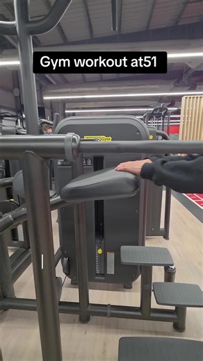 gym workout at51 using the up machine to do weighted Diamond push ups #gymworkout #pullupmachine #pushups #fitness #gym @Jules71