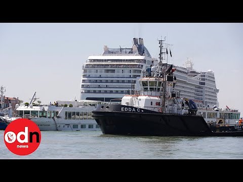 Terrifying moment cruise ship ploughs into tourist boat