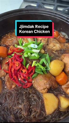 The perfect balance of salty, sweet and spicy flavors makes jjimdak (korean braised chicken with glass noddles) super addictive (spicy is optional but so much better with the kick). Instant coffee is just fit darker color so optional. If you get the feel of how much you should boil down the liquid, it’s quite easy and simple to make. Enjoy! #jjimdak #koreanchicken #koreanfood #koreanrecipe #chickenrecipes #comfortfood