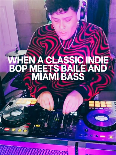 Lovers Dance to Feel-Good Mashup Hits
