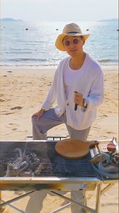 165K views · 3.8K reactions | Seafood by beach  咽 | Han Khim | Facebook