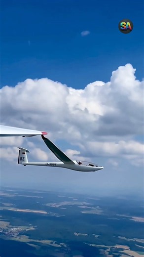 How Can a Plane Fly Without an Engine?#shorts