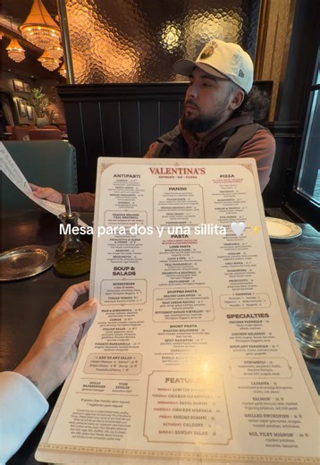 Realmente mi mesa es para 4 y una sillita, aquí falto gente 🤭🥹.. #bebestiktoks #fypシ゚viral #parati #foryoupage