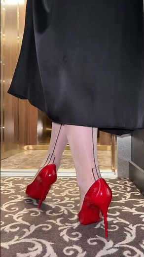 Poseidon Lourdes One Piece Seamed Stockings | Seamed Tights #nylon #hosiery #tightsfashion