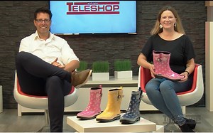XXL-Gummistiefel 💦 für Damen in den Größen 42 – 45 gibt es bei Schuhplus - Schuhe in Übergrößen in großer Auswahl. Die richtigen Gummistiefel in ausgefallenen Designs sind für jeden Zweck erhältlich: Gartenarbeit im leichten Regen, 🌳 Stall ausmisten, 🐎 den langen Spaziergang mit dem Hund 🐶 oder der Wattwanderung 👉 diese Schlupfschuhe sind stets optimal geeignet. Im #schuhplus Teleshop gibt es noch viele weitere interessante Infos über diese schicken und wohligen Stiefel. 🌧️👢 https://www.s