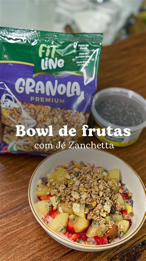 Mastercook Alimentos on Instagram: "Bowl tropical cremoso pra refrescar o dia! ☀️🍧 Base geladinha, frutas coloridas e a crocância perfeita da Granola e da Chia MasterCook — frescor, sabor e leveza em cada colherada! Quem aí vai testar essa delícia? Passo a passo: 1. Base cremosa • Coloque no liquidificador: • 1 banana congelada • ½ xícara de manga congelada ou morango congelado • 80–100 ml de água de coco gelada • Bata até virar um creme grosso e geladinho, com textura de sorbet. • Coloque essa