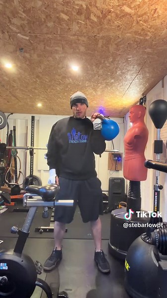 ROCKY MODE ACTIVATED 🥊🐅 This morning’s training had me feeling like I was about to fight Apollo Creed 😂 Went full Tabata style — 20 seconds on, 10 seconds off, 4 minutes per exercise… and yes, it absolutely finished me. Give it a go if you fancy a free workout that’ll humble you real quick 👇 🔥 Assault Bike 🥊 Straight punches on the bag 💥 Kettlebell clean & presses ⚡ Slams Follow my page for more workout ideas — and possibly more daft attempts at being Rocky 😅🥊 #stebarlowpt #workoutideas