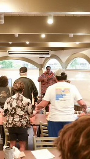 ‘Ōlelo Hawai‘i, mea‘ai, ame mele 🧡 Mahalo to everyone who came out to our Hawaiian Language classes this past weekend! We had a great time seeing everyone celebrate and learn about ʻōlelo Hawaiʻi. 🥳 Las Vegas, it’s your turn! Celebrate Mahina ʻŌlelo Hawaiʻi and sign up for a free introductory Hawaiian Language class, led by Kumu Kahanuola, @‌ehoopilimai. Next week, join us at Zippyʻs Hiring Center (4590 S Hualapai Way) for our ʻōlelo Hawai‘i classes. 🤙🏽 Friday, February 16 from 7-8 PM 🤙🏽 S