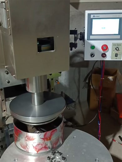 Big Paper Can Edge Curling Machine for Flower & Cake Packaging | Industrial Paper Tube Equipment Looking to produce premium flower packaging tubes or large cake paper cans? This industrial inner edge curling machine is designed for huge paper cans and thick paper tubes, delivering smooth, precise curling for strong and elegant packaging. Ideal for: • Flower packaging factories • Cake and food paper can manufacturers • Cosmetic and gift tube packaging plants Stable structure, easy adjustment, and