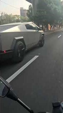 Así se ve una #cybertruck en la vida real #motovlog