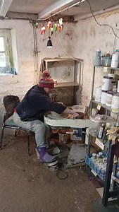 Compressing the rim of a moon jar - expo in Quimper next year #quimper #finistere #bretagne #ceramics #pottery #handmade #potteryclasses #raku #chateauneufdufaou #potterycourses #horsehairraku #quimpertourisme | Chateauneuf-du-Faou Poterie