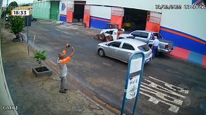 284K views · 2.5K reactions | Três roubos de caminhonetes foram registrados em Ribeirão Preto. Em um deles, ladrões renderam motorista e dispararam arma. *Reportagem exibida em 03/02/2022. #CidadeAlerta | Record Interior SP | Facebook