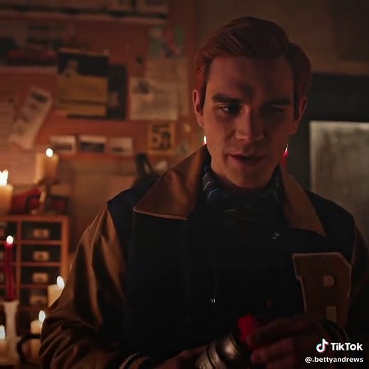 Phil Dunphy Eye Twitch: Betty Andrews Riverdale Edit