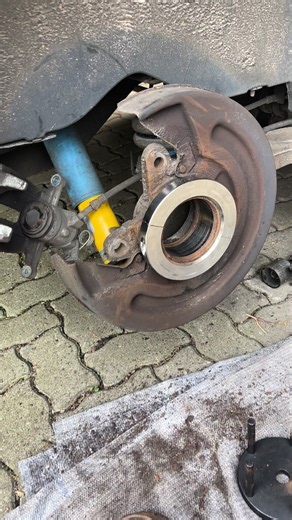 Volkswagen Transporter T5 Radlager Replacement - Mechanic Tutorial