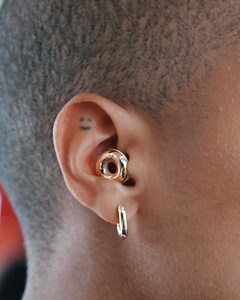 197K views | Loop Switch™ Ohrstöpsel bieten dir flexible Geräuschkontrolle, egal wo du dich gerade befindest:  1 Ohrstöpsel, 3 Schutzmodi 魯 Mit dem Drehregler passen sie sich jeder Situation an ☁️ Silikon-Ohrstöpselaufsätze für ganztägigen Komfort  Zertifizierter Gehörschutz Shoppe jetzt und probiere sie mit 100 Tagen kostenloser Rückgabe aus. | Loop | Facebook