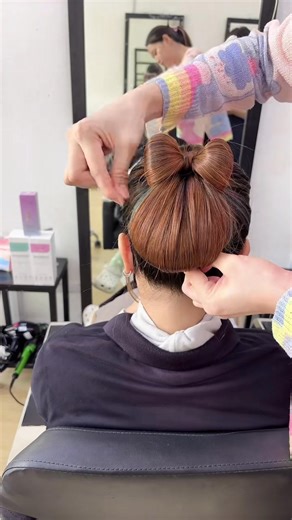 23K views · 605 reactions | បួងសក់ភ្ជុំនេះ​ ស្អាតសមនឹងអាវស​ សំពត់បត់❤️️ | Fashion Show Salon | Facebook