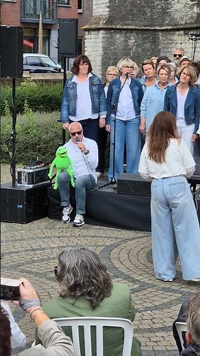 Kermit the frog singing