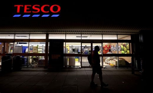 Tesco moderates sales as market share rises