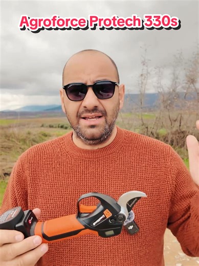 🍇 Η Agroforce επιστρέφει με νέο ψαλίδι κλαδέματος μπαταρίας! Το Protech 330s διαθέτει 34 χιλ άνοιγμα λάμας με μοτέρ 850 w, μπαταρία 16.8 volt (2.6A) και βάρος λιγότερο από ένα κιλό! Με κλειστά μάτια η Agroforce συνδυάζει αξιοπιστία και καλή τιμή άριστα! Βρες το δικό σου Agroforce Protech 330s στο κατάστημα aravidis.gr www.aravidis.gr Τηλεφωνικές παραγγελίες: 23510 22000 @Aravidis 🍇 Βρείτε μας: https://www.youtube.com/@TheGreekVineyard https://www.instagram.com/the_greek_vineyard/ https://www.t
