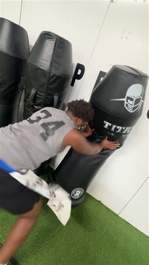 Aaron Wallace (Tank) | Reading & getting off blocks from a 3 down front NG / DT position Crafting while in camp with my guy @heytyller @bullisfootball ‼️... | Instagram