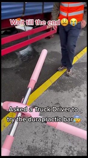 Back Crack Memes: Witnessing a WARCRÏMÈ Moment