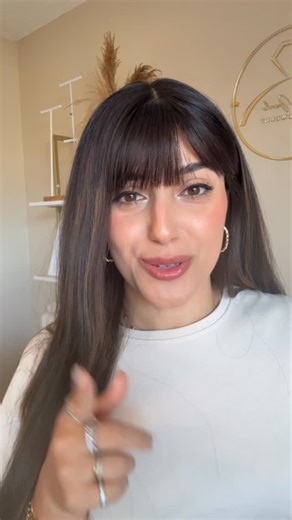 🔴 Ruby (Red) Associated with strength, vitality, and confidence. Red stimulates energy and focus — it’s why bold red tones feel powerful. 🟢 Emerald (Green) Linked to balance, renewal, and calm. Green is the most restful color for the eyes and often feels grounding. 🔵 Sapphire (Blue) Connected to clarity, trust, and mental calm. Blue tones are shown to support clear thinking and emotional steadiness. ⚠️ A quick note Gemstones don’t create outcomes or change fate. They’re reflections of color, 