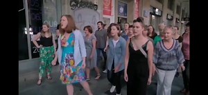 Stołeczny ratusz przeznaczył 3,6 mln zł na instytucję "szkolącą anarchistów z taktyki miejskiej/ulicznej gimnastyki". Zajęcia te - jak wyjaśniono - prowadzone były w ramach Społecznej Szkoły Antykapitalizmu. Jakby kto nie wiedział, to w murach Biennale Warszawa realizowana jest sztuka. Jakkolwiek to brzmi. No cóż. "Kontestujcie opresyjne dla mojego gatunku rozwiązania przestrzenne w środowisku miejskim" :v | Lemingopedia