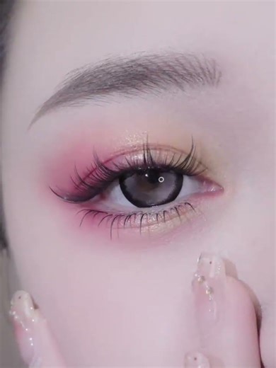 Master the Art of False Eyelashes: Ultimate Guide