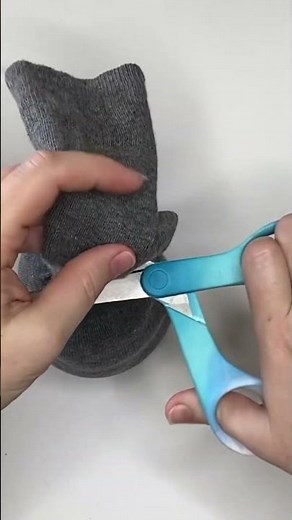 Fall Sock Gnome DIY - No sew? No problem. #diygnome #gnometutorial #fallgnomes
