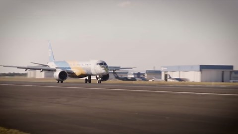 Embraer E195-E2 Passes Water Spray Test