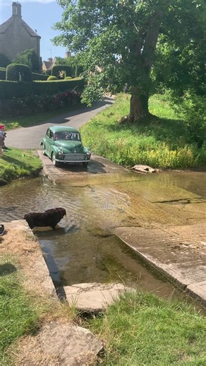 Classic Morris Minor: The Perfect Wedding Car