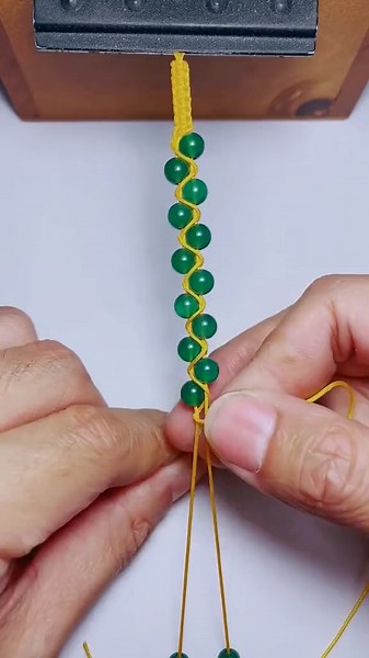 Tutorial de Macramé para Pulseras Hechas a Mano