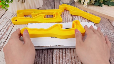 Mudder 4 Pieces Plastic Bucket Lid Opener 5 Gallon Paint Can Bucket Opener Wrench Tool Lid Remover for Home Industrial Use