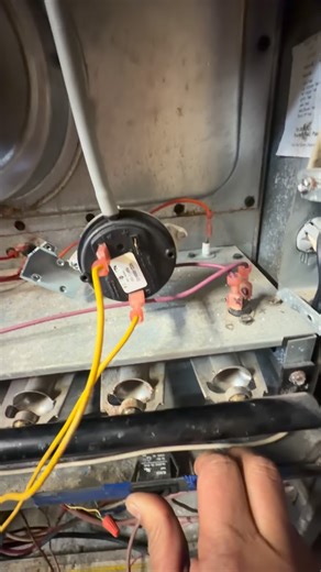 Luis E Medina on Instagram: "Troubleshooting on a Goodman gas Furnace and giving me one flash indicating there is an open circuit on the safety circuit. Always double check your work to make sure you don’t make a mistake and also on this job the pressure switch is also bad. Troubleshooting doesn’t have to be so difficult . Any questions call the hvac papi at 516-377-5200 NY Boiler & Air Conditioning Repair"