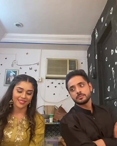 Right from the heart of your ZEE' Darlingss ♥ professing their unflinching love to you all. For the support and not giving up on them. Adnan & Eisha ( Kabeer / Zara) is thankful to you all 🌺😍 | ZeeWorld Gossip News