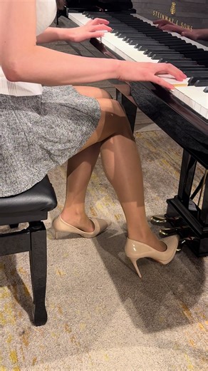 Japanese Pianist's Evening Melody