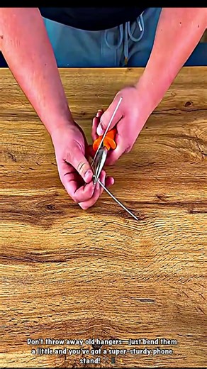 Turn a Clothes Hanger into a Sturdy, Minimalist Phone Stand