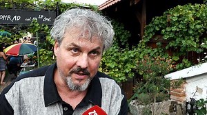 Zpívat své písně mu Karel Gott (✝80) povolil už před 18 lety: Z jeho hitů v podání tohoto zpěváka zamrazí | Super.cz | Stream