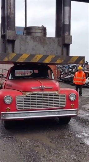 Old School Truck vs Industrial Crusher – Unreal Smash! #CrushLabs #Scrapyard